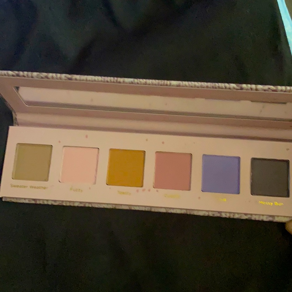 Dominique Cosmetics eyeshadow palette